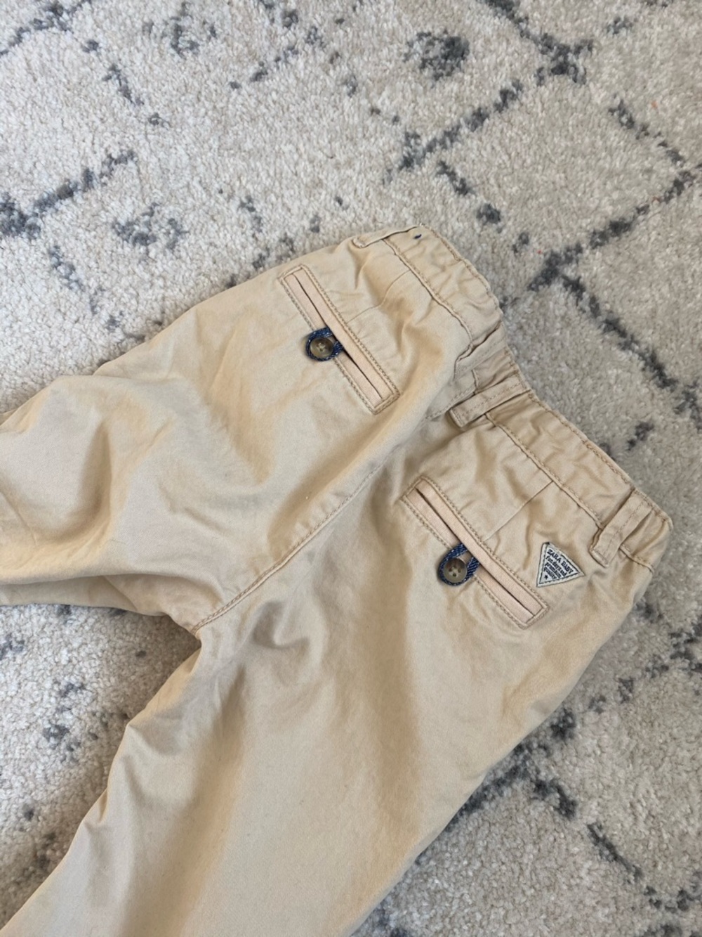 Zara Khakis - Picture 3 of 3